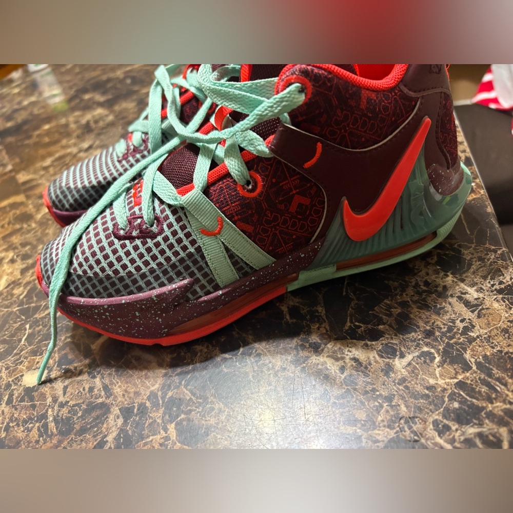 Boys Nike Basketball Sneakers - Picture 2 of 7